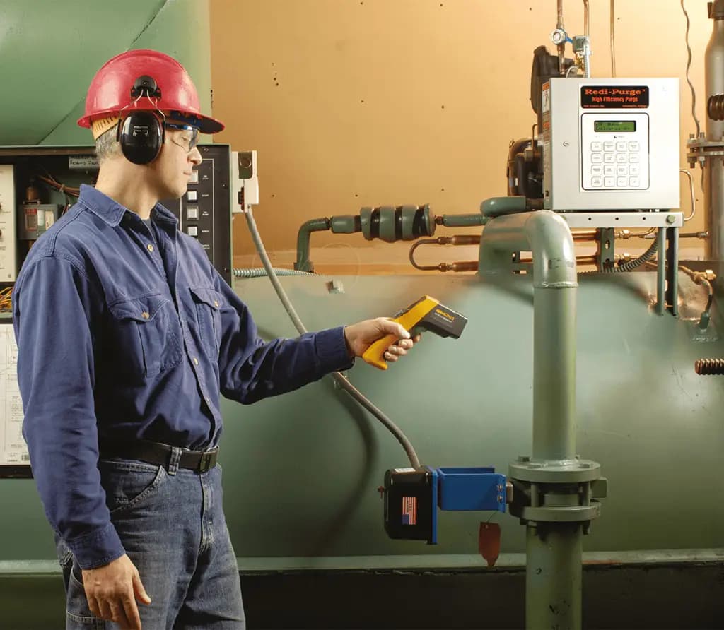 2558118 Инфракрасный термометр Fluke 561, мин. -40 °C, макс. 550 °C, точность ±1 %, измерения по Фаренгейту, °C, F