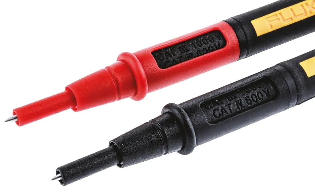 TP175E Измерительный щуп Fluke со съемными наконечниками-фонариками, наконечник 4 мм, 1 кВ, 600 В, гнездо 4 мм, 10 А