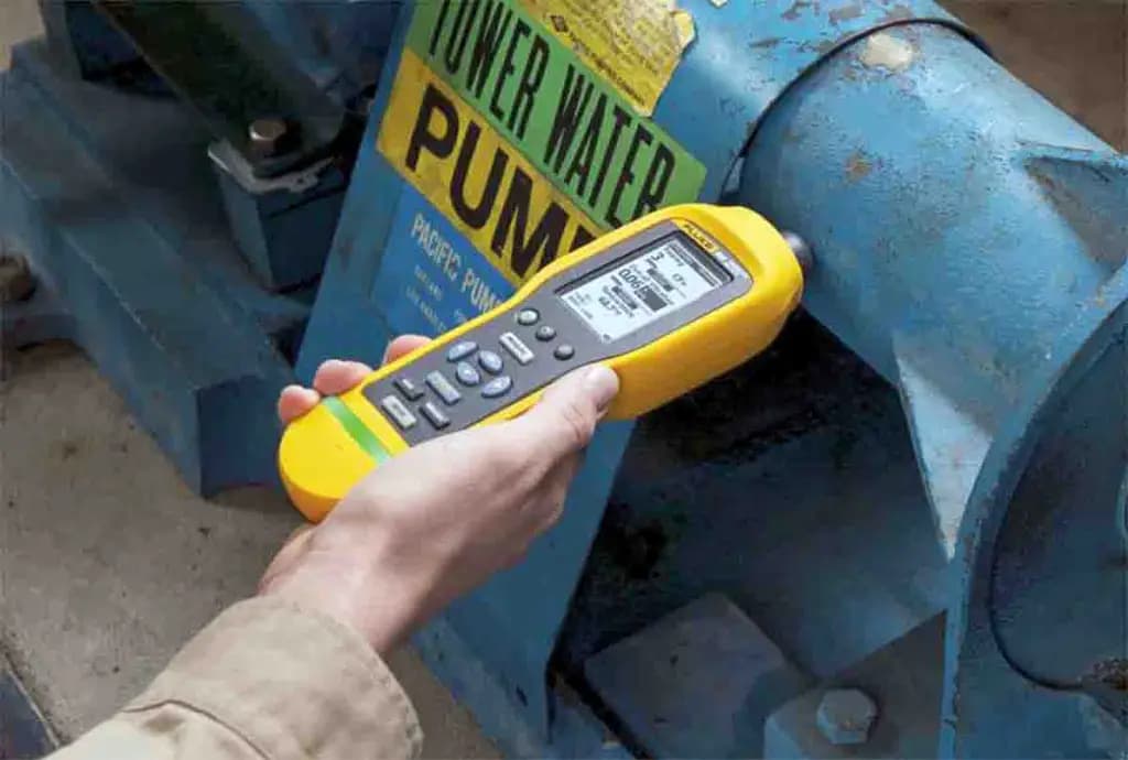 FLUKE 805 FC/805 ES Fluke 805 FC + 805 ES Измеритель вибрации — скорость, ускорение, перемещение