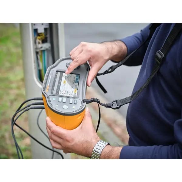 1674FC SCH FTT Fluke 1674 Тестер электроустановок, 1000 В, измерение сопротивления заземления с USB