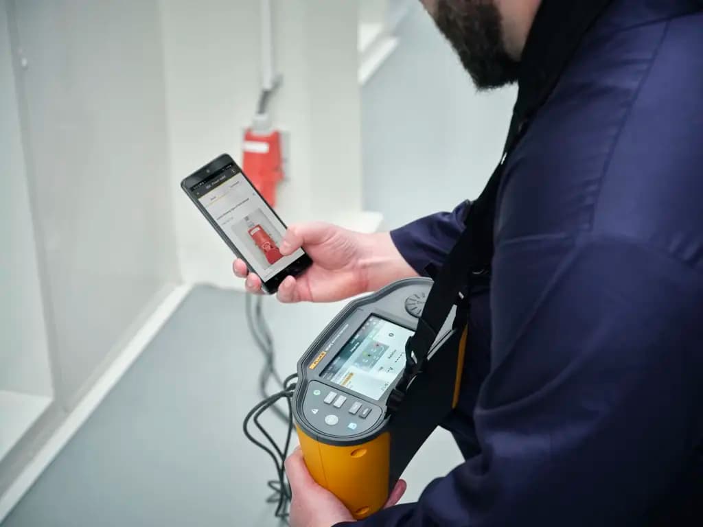 1674FC SCH FTT Fluke 1674 Тестер электроустановок, 1000 В, измерение сопротивления заземления с USB