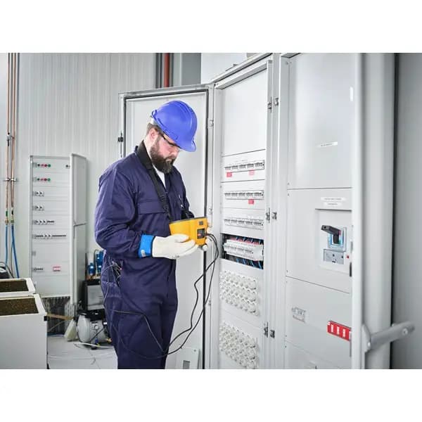 1674FC SCH FTT Fluke 1674 Тестер электроустановок, 1000 В, измерение сопротивления заземления с USB