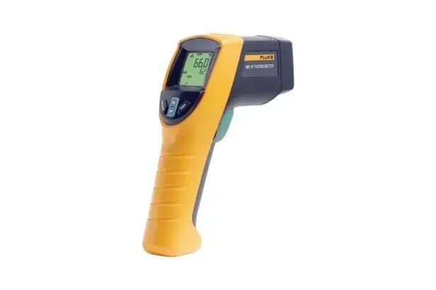 2558118 Инфракрасный термометр Fluke 561, мин. -40 °C, макс. 550 °C, точность ±1 %, измерения по Фаренгейту, °C, F
